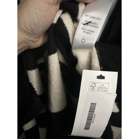 FRAME Baby Alpaca Poncho Block Striped Fringe Black Bone Hooded Cape Cozy Knit - Picture 9 of 10